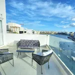 公寓 Luxurious 2 Bedroom Penthouse With Roof Terrace, Hot Tub And Breath-taking Views Yvan1-1 Saint Julian's