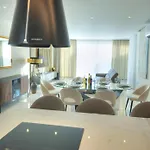 Luxurious 2 Bedroom Penthouse With Roof Terrace, Hot Tub And Breath-taking Views Yvan1-1 公寓