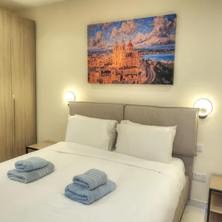 Luxurious 2 Bedroom Penthouse With Roof Terrace, Hot Tub And Breath-taking Views Yvan1-1 Apartment *