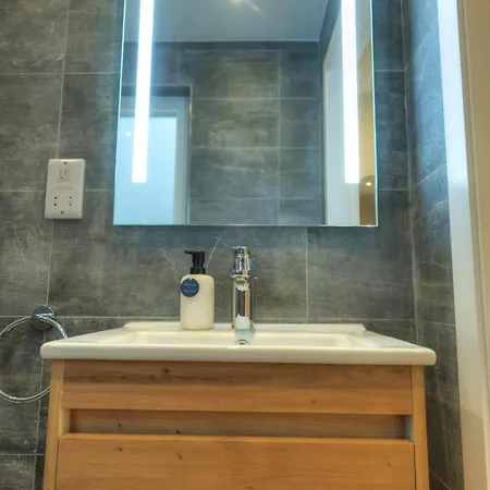 Luxurious 2 Bedroom Penthouse With Roof Terrace, Hot Tub And Breath-taking Views Yvan1-1 Daire