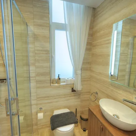 Luxurious 2 Bedroom Penthouse With Roof Terrace, Hot Tub And Breath-taking Views Yvan1-1