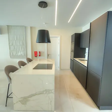 Luxurious 2 Bedroom Penthouse With Roof Terrace, Hot Tub And Breath-taking Views Yvan1-1 * Saint Julian's