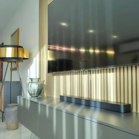 Luxurious 2 Bedroom Penthouse With Roof Terrace, Hot Tub And Breath-taking Views Yvan1-1