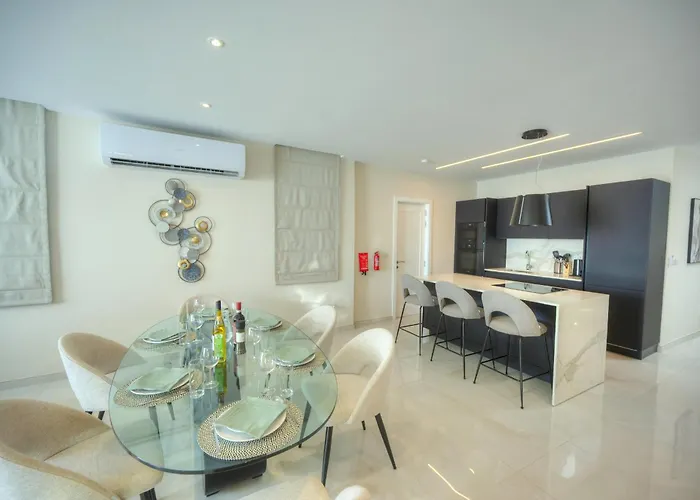 Luxurious 2 Bedroom Penthouse With Roof Terrace, Hot Tub And Breath-taking Views Yvan1-1