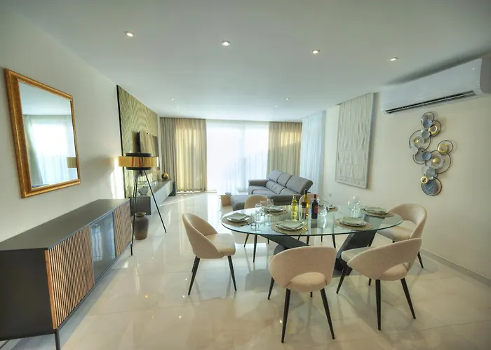 Luxurious 2 Bedroom Penthouse With Roof Terrace, Hot Tub And Breath-taking Views Yvan1-1