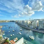 Luxurious 2 Bedroom Penthouse With Roof Terrace, Hot Tub And Breath-taking Views Yvan1-1 *
