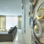 Luxurious 2 Bedroom Penthouse With Roof Terrace, Hot Tub And Breath-taking Views Yvan1-1 *