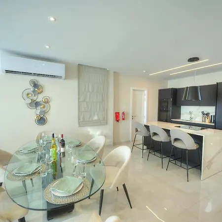 Luxurious 2 Bedroom Penthouse With Roof Terrace, Hot Tub And Breath-taking Views Yvan1-1