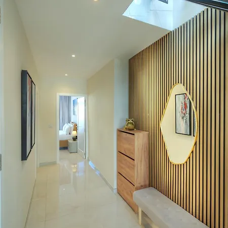 Luxurious 2 Bedroom Penthouse With Roof Terrace, Hot Tub And Breath-taking Views Yvan1-1 Apartamento San Julián