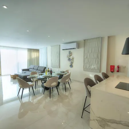 Luxurious 2 Bedroom Penthouse With Roof Terrace, Hot Tub And Breath-taking Views Yvan1-1