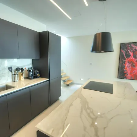 Luxurious 2 Bedroom Penthouse With Roof Terrace, Hot Tub And Breath-taking Views Yvan1-1 * San Julián