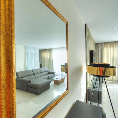 Luxurious 2 Bedroom Penthouse With Roof Terrace, Hot Tub And Breath-taking Views Yvan1-1 Apartamento San Julián