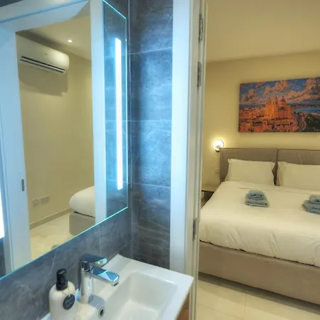 Luxurious 2 Bedroom Penthouse With Roof Terrace, Hot Tub And Breath-taking Views Yvan1-1 Apartmán