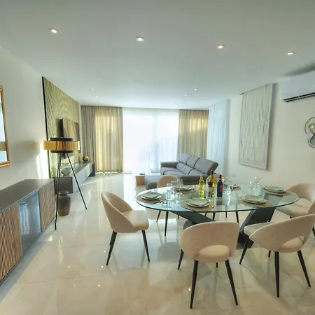 Luxurious 2 Bedroom Penthouse With Roof Terrace, Hot Tub And Breath-taking Views Yvan1-1