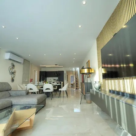 Apartament Luxurious 2 Bedroom Penthouse With Roof Terrace, Hot Tub And Breath-taking Views Yvan1-1