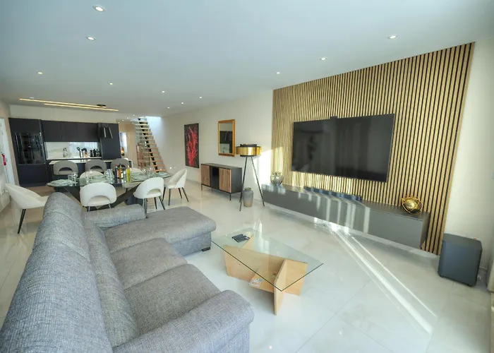 Luxurious 2 Bedroom Penthouse With Roof Terrace, Hot Tub And Breath-taking Views Yvan1-1 San Ġiljan