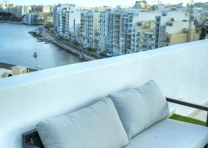 Luxurious 2 Bedroom Penthouse With Roof Terrace, Hot Tub And Breath-taking Views Yvan1-1 Appartement *