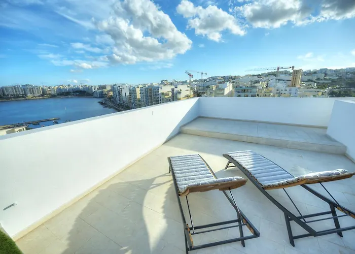 Luxurious 2 Bedroom Penthouse With Roof Terrace, Hot Tub And Breath-taking Views Yvan1-1