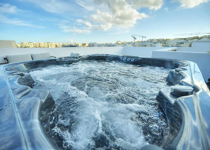 Luxurious 2 Bedroom Penthouse With Roof Terrace, Hot Tub And Breath-taking Views Yvan1-1 * Saint Julian's