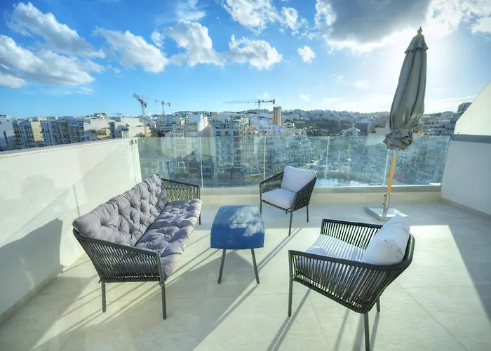 Luxurious 2 Bedroom Penthouse With Roof Terrace, Hot Tub And Breath-taking Views Yvan1-1