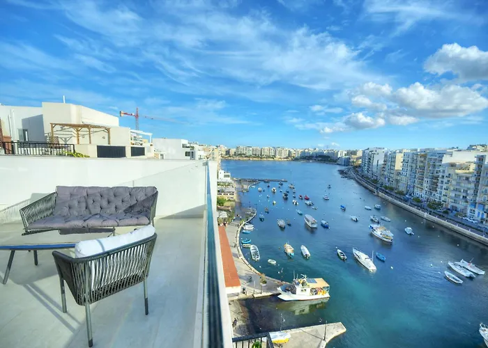 Apartmán Luxurious 2 Bedroom Penthouse With Roof Terrace, Hot Tub And Breath-taking Views Yvan1-1 *