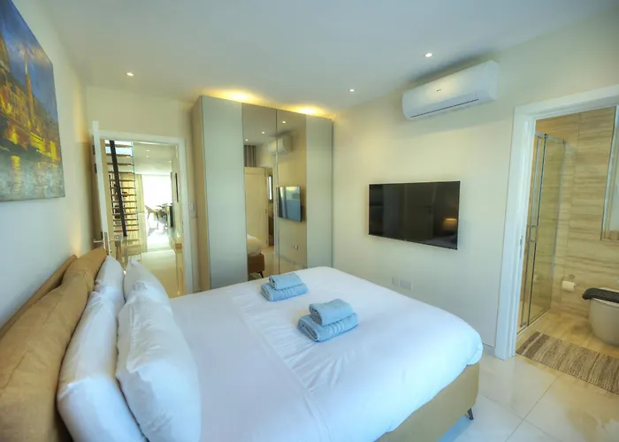 Luxurious 2 Bedroom Penthouse With Roof Terrace, Hot Tub And Breath-taking Views Yvan1-1 Appartement *