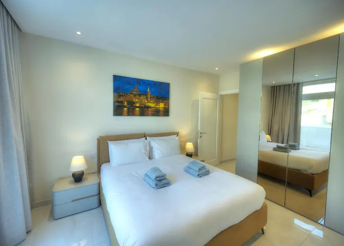 Luxurious 2 Bedroom Penthouse With Roof Terrace, Hot Tub And Breath-taking Views Yvan1-1 *