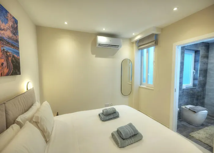 Luxurious 2 Bedroom Penthouse With Roof Terrace, Hot Tub And Breath-taking Views Yvan1-1 * Saint Julian's