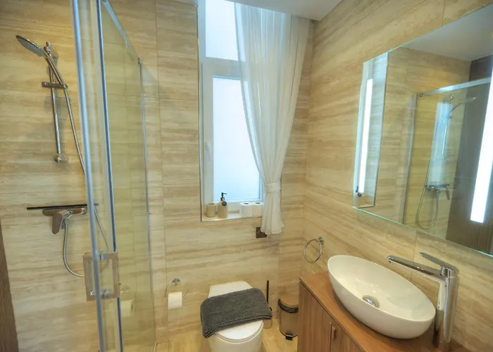 Luxurious 2 Bedroom Penthouse With Roof Terrace, Hot Tub And Breath-taking Views Yvan1-1