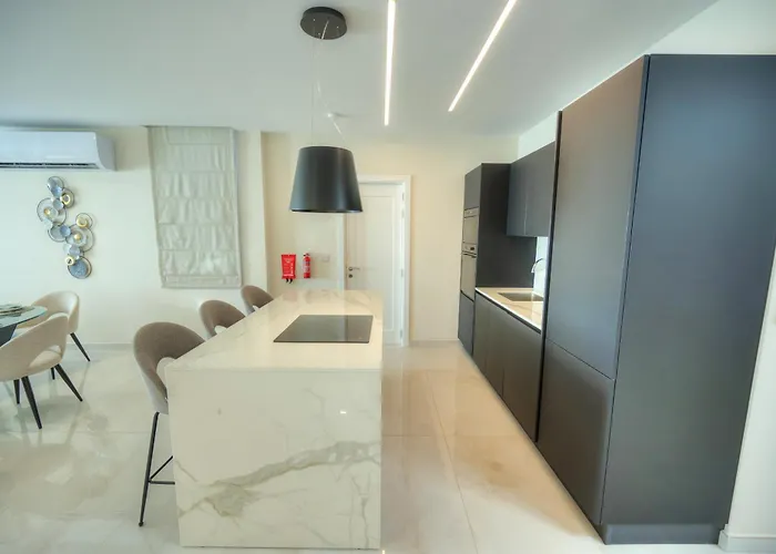 Luxurious 2 Bedroom Penthouse With Roof Terrace, Hot Tub And Breath-taking Views Yvan1-1 * San Ġiljan