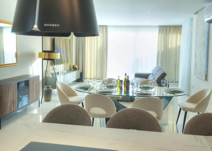 Luxurious 2 Bedroom Penthouse With Roof Terrace, Hot Tub And Breath-taking Views Yvan1-1 Appartement