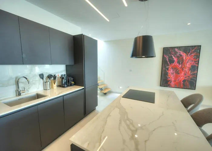 Luxurious 2 Bedroom Penthouse With Roof Terrace, Hot Tub And Breath-taking Views Yvan1-1 * San Ġiljan