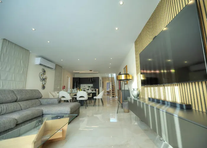 Appartement Luxurious 2 Bedroom Penthouse With Roof Terrace, Hot Tub And Breath-taking Views Yvan1-1