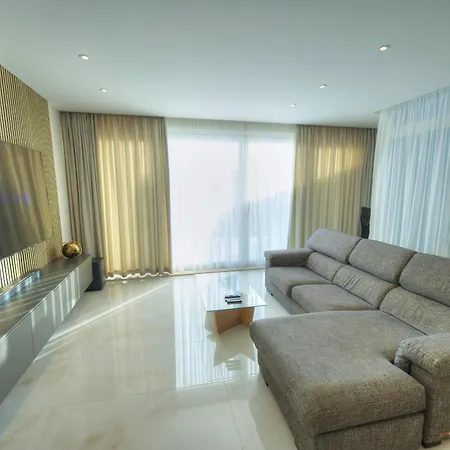 Luxurious 2 Bedroom Penthouse With Roof Terrace, Hot Tub And Breath-taking Views Yvan1-1 سانت جوليان