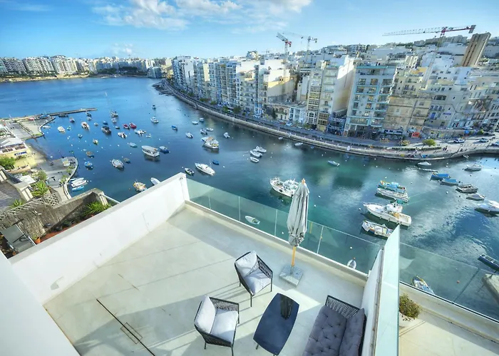 Luxurious 2 Bedroom Penthouse With Roof Terrace, Hot Tub And Breath-taking Views Yvan1-1 *