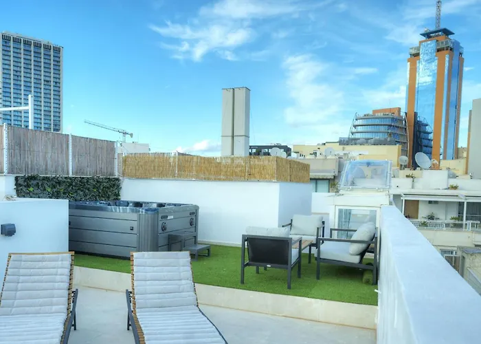 شقة Luxurious 2 Bedroom Penthouse With Roof Terrace, Hot Tub And Breath-taking Views Yvan1-1 *