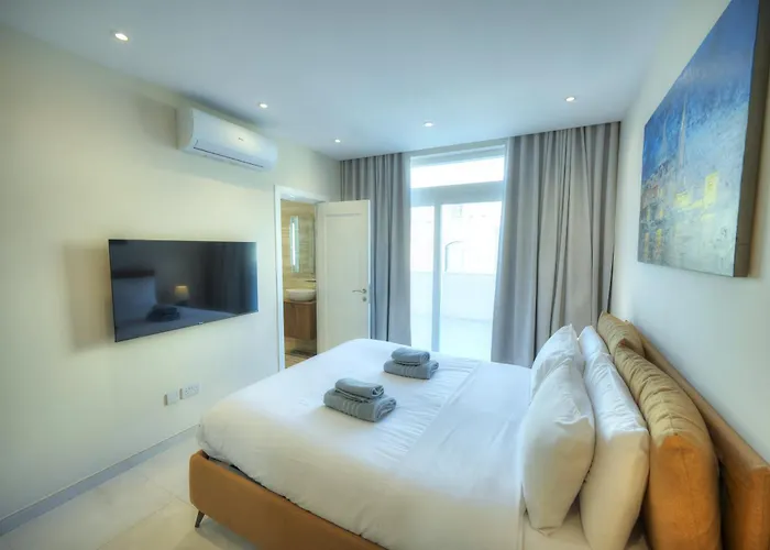 شقة Luxurious 2 Bedroom Penthouse With Roof Terrace, Hot Tub And Breath-taking Views Yvan1-1