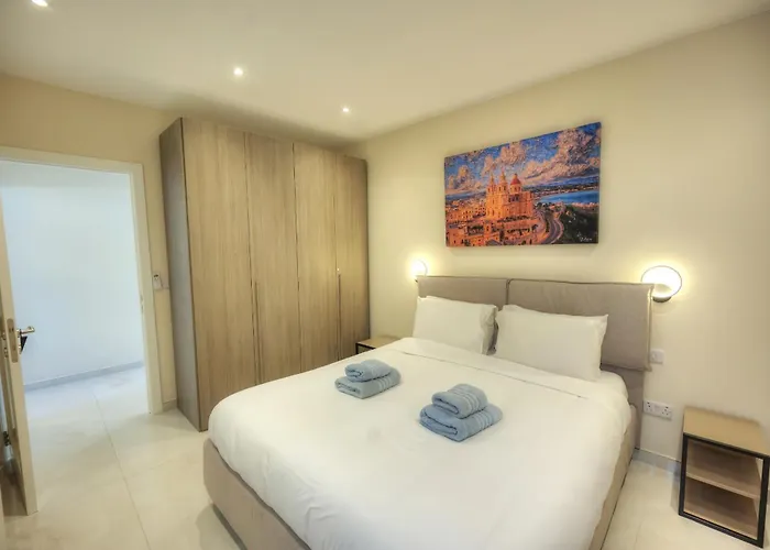 Luxurious 2 Bedroom Penthouse With Roof Terrace, Hot Tub And Breath-taking Views Yvan1-1