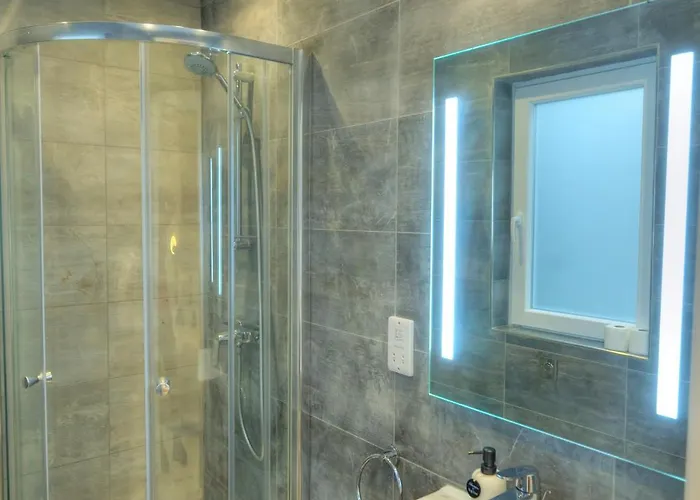 Luxurious 2 Bedroom Penthouse With Roof Terrace, Hot Tub And Breath-taking Views Yvan1-1 شقة *