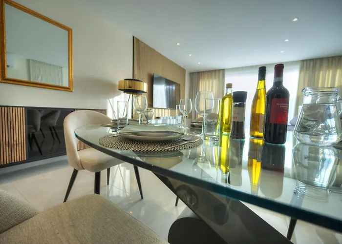 Luxurious 2 Bedroom Penthouse With Roof Terrace, Hot Tub And Breath-taking Views Yvan1-1